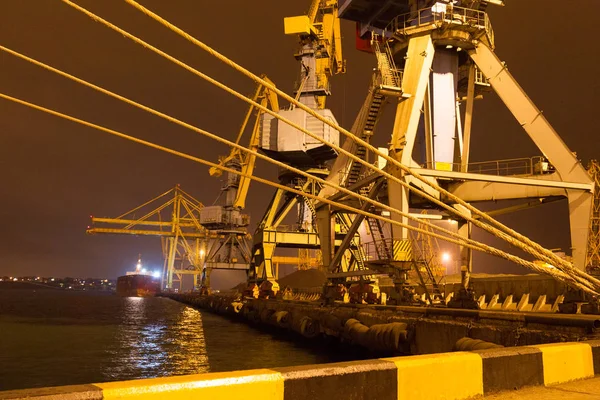 Odessa Kasım Konteynerler Içinde Iyichevck Seaport Denizcilik Gemi Üzerinde Gece — Stok fotoğraf