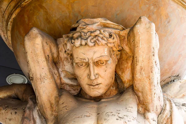 Античный Древний Мраморный Скульптурный Атлас — стоковое фото
