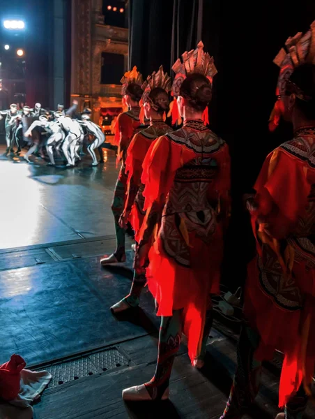 오데사 우크라이나 2013 오데사 오페라의 무대에 신성한 발레와 무대에서 댄서와 — 스톡 사진