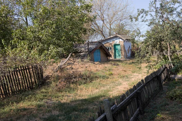 Velha Quinta Deixou Casa Arruinada Destruída Pelo Tempo Uma Casa — Fotografia de Stock