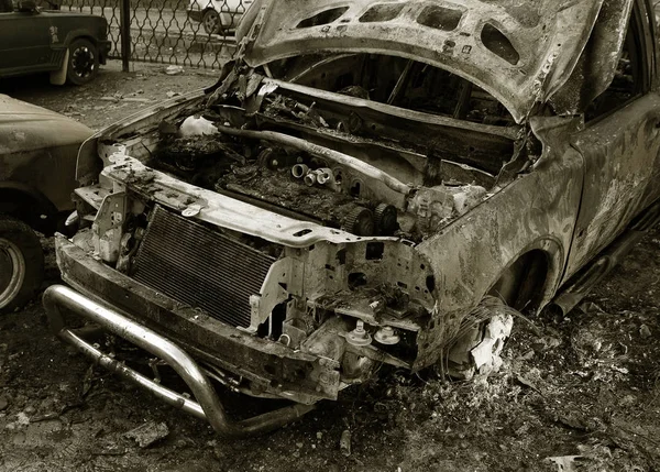 Coche Quemado Prender Fuego Los Coches Estacionamiento Guerras Bandidos Destrucción —  Fotos de Stock