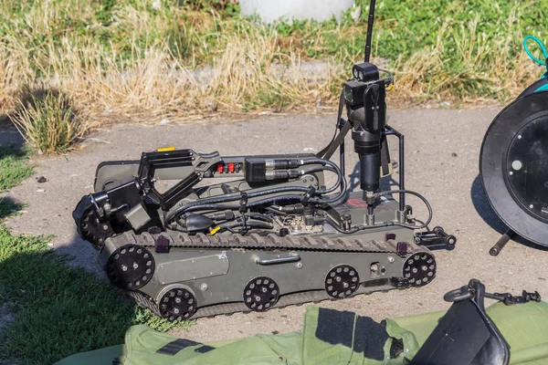 Odessa, Ukrayna - 08.08.2018: Ekipman ve ekipman için nesneleri başarıyor özel polis. Robot manipülatörler, mayın temizliği için tanı cihazları. Mayın temizleme Robot