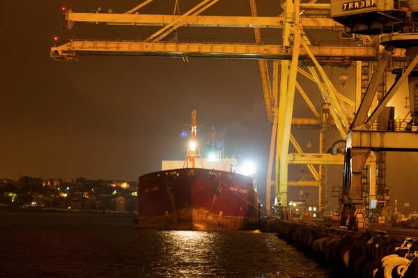 오데사 2012 Iyichevck 항구에 선박에 컨테이너를 언로딩 오데사 우크라이나 — 스톡 사진