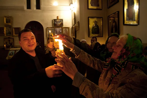 Odessa Kwietnia Pielgrzymi Przyniósł Wiernych Parafian Rytuału Święty Ogień Grobu — Zdjęcie stockowe