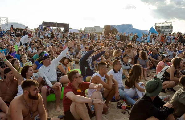 Odessa Oekraïne Augustus 2017 Grote Menigte Toeschouwers Ventilators Bij Rockconcert — Stockfoto