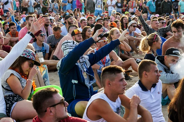 Odessa Ukrajna Augusztus 2017 Nagy Tömeg Nézők Rock Koncert Közben — Stock Fotó