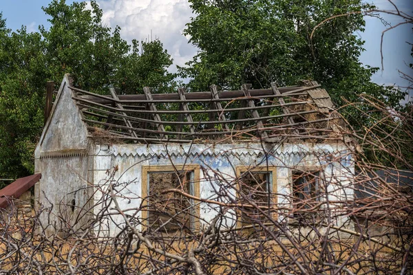 Verwoeste Muur Van Het Gebouw Verlaten Aan Geen Onnodige Huizen — Stockfoto