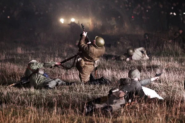 奥德萨 乌克兰 4月10日 碎片重建夜间战斗事件在1943年奥德萨战役在一战期间的伊魏尔赫马特 戈多夫 Soldaty 1941 1945 2012年4月10日 乌克兰奥德萨 — 图库照片