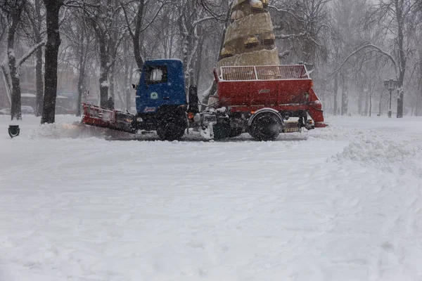 Οδησσός Ουκρανία Ιανουαρίου 2018 Ισχυρή Χιονόπτωση Κυκλώνα Στους Δρόμους Της — Φωτογραφία Αρχείου