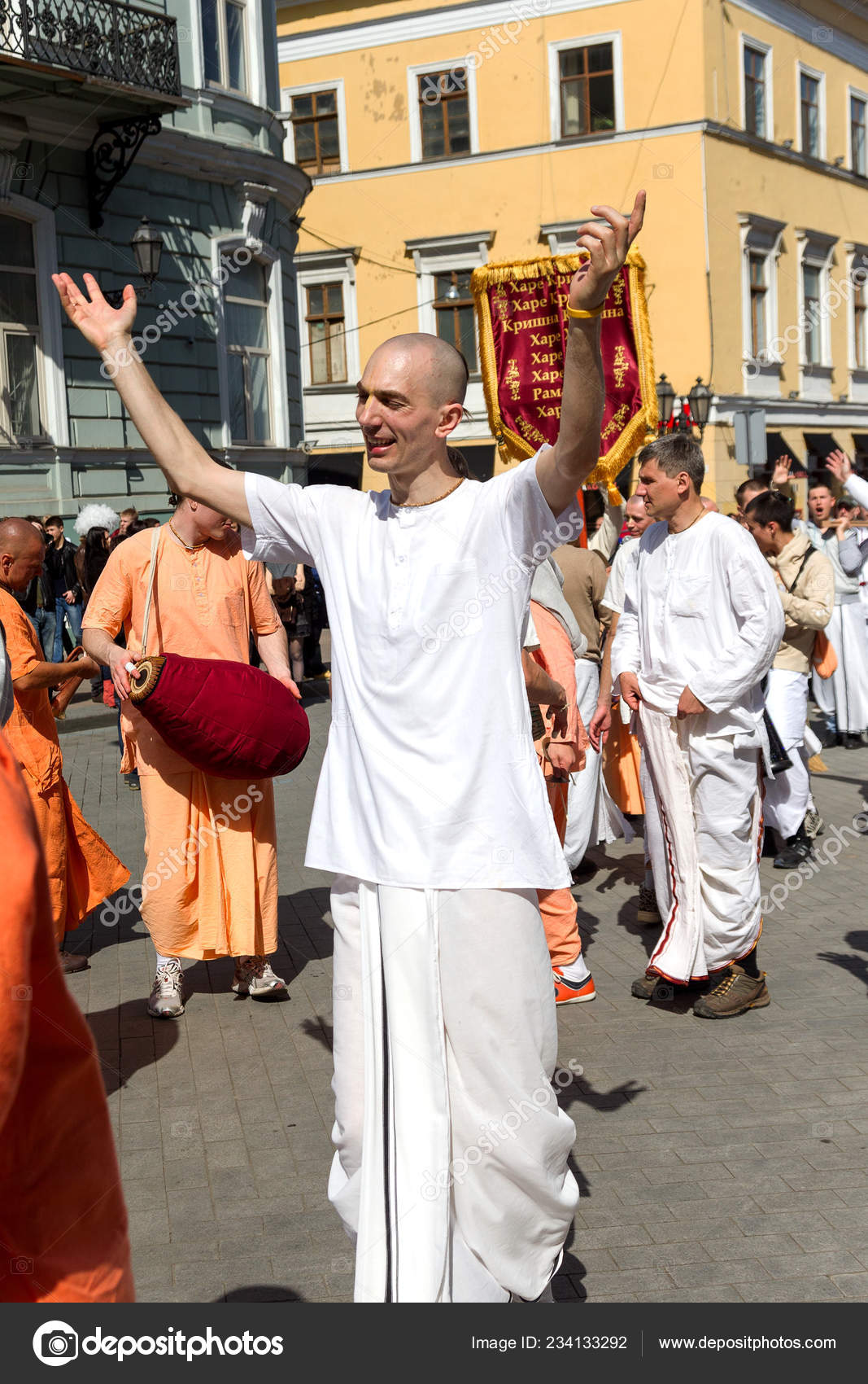 Hare Krishna Seguidores Cantando Marcha Foto Editorial - Imagem de povos,  lebre: 229121156