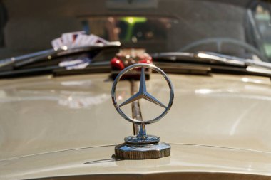 Odessa, Ukrayna 16 Ağustos 2017: Araçların benzersiz modelleri benzersiz, efsanevi vintage retro otomobil oto toplayıcıları sergisinde geleneksel sergi gösterilir. Retro Vintage Otomobil Fuarı