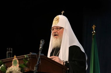 Odessa, Ukrayna, Patrik, tüm Rusya Kirill onur kutlamalarda yıldönümü Rusya vaftiz - 20 Temmuz 2010 itibariyle: Patrik Kirill Ulusal opera binası içinde Ukrayna halkının mübarek
