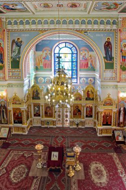 Odessa, Ukrayna: Cyril kilise ve Methodius. Ortodoks Kilisesi, sunak, İkonostasisin ve güzel tarihi mimari kemerler, simgeler, iç freskler doğal ışık