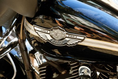 Odessa, Ukrayna 16 Ağustos 2017. Benzersiz motosiklet modellerinin benzersiz, efsanevi eski ve modern pahalı bisikleti otomatik toplayıcıları sergisinde geleneksel sergisinde gösterdi. Bisiklet gösterisi