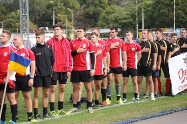 Odessa, Ukrayna - 29 Eylül 2018: Final Oyunları Şampiyonası Ukrayna'nın en güçlü takımları Rugby-7. Rugby topu alan üzerinde. Rugby topu için ağır mücadele sahip. Takım sporcular oyuncular sahada
