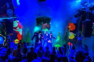 Odessa - 22 Haziran: yeni bir modern ışık göster: yeni eğlence ziyaretçi tatil tatil sezon, 22 Haziran 2014, Odessa, Ukrayna yaz için gece kulübü hediyeler