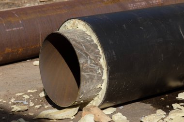 Odessa, Ukrayna - 2017 yaklaşık: Onarım şehir su kaynaklarının. Eski paslı metal borular plastik borular üzerinde değiştirme. Yeni modern teknolojiler kentsel mühendislik ağlar. Şehir su boru hattı