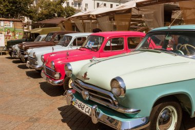 Odessa, Ukrayna 16 Ağustos 2017: Araçların benzersiz modelleri benzersiz, efsanevi vintage retro otomobil oto toplayıcıları sergisinde geleneksel sergi gösterilir. Retro Vintage Otomobil Fuarı