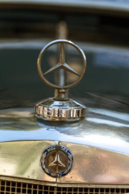 Odessa, Ukrayna 16 Ağustos 2017: Araçların benzersiz modelleri benzersiz, efsanevi vintage retro otomobil oto toplayıcıları sergisinde geleneksel sergi gösterilir. Retro Vintage Otomobil Fuarı