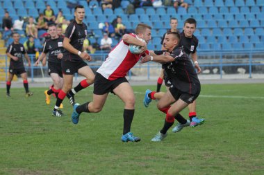 Odessa, Ukrayna - 29 Eylül 2018: Final Oyunları Şampiyonası Ukrayna'nın en güçlü takımları Rugby-7. Rugby topu alan üzerinde. Rugby topu için ağır mücadele sahip. Takım sporcular oyuncular sahada