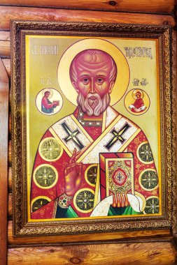 Odessa, Ukrayna: İç küçük ahşap Ortodoks Hıristiyan Kilisesi. Simgeler, kutsal emanetler, İkonostasisin, sunak. Ark'Hıristiyan tarafından canonized azizlerin kutsal emanetler