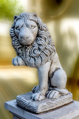 Güvenlik ve simvolohrany hayat ve ev ev girişinde aslan heykeli