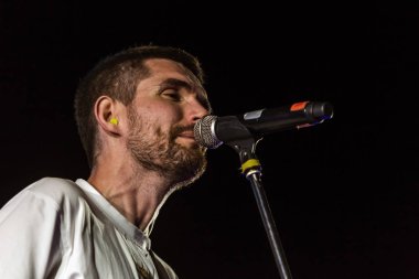 Odessa, Ukrayna - 24 Ağustos 2017: Büyük rock konseri popüler Rus rapçi, rock müzisyeni Noize Mc sahne alanı'ndaki popüler plaj spor ve müzik festivali Z-Oyunlar
