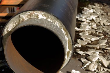 Odessa, Ukrayna - 2017 yaklaşık: Onarım şehir su kaynaklarının. Eski paslı metal borular plastik borular üzerinde değiştirme. Yeni modern teknolojiler kentsel mühendislik ağlar. Şehir su boru hattı