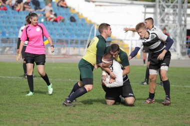 Odessa, Ukrayna - 29 Eylül 2018: Final Oyunları Şampiyonası Ukrayna'nın en güçlü takımları Rugby-7. Rugby topu alan üzerinde. Rugby topu için ağır mücadele sahip. Takım sporcular oyuncular sahada