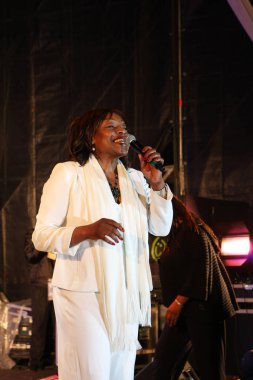 Odessa, Ukrayna - 1 Nisan 2008: Performans rock, caz, bir aptal gün, Odessa mizah için Grup Erüpsiyonu açık bir konserde pop. Rock grubu Erüpsiyonu 80 90'ların müzik Festivali'nde gerçekleştirir.