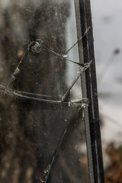 Брудне Розбите Скло Вікні Покинутого Будинку Великі Тріщини Розбитого Скла — стокове фото