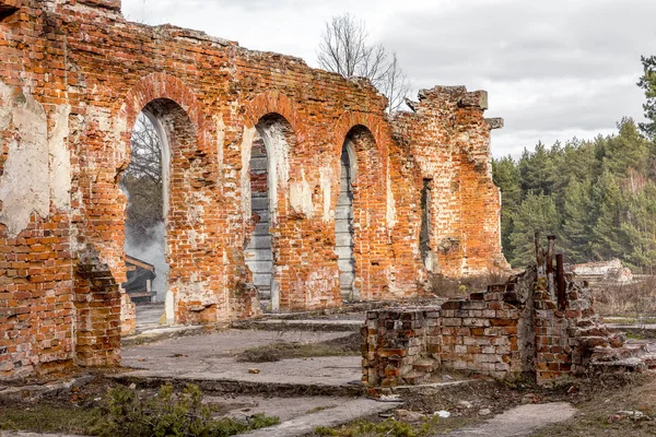 Jitomir, Ukrayna bir antik kale Tereshchenko toprak kalıntıları. 20. yüzyılın başlarında Rusya Devrimi sırasında proletaryanın Vandallar tarafından yok güzel eski kale. Vandalizm ve İklim erozyon kaleden daha da imha