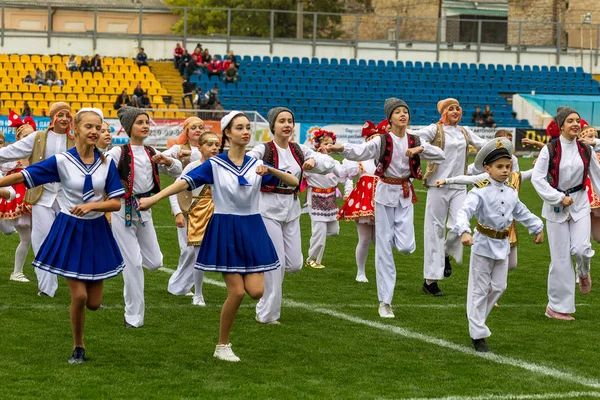 Odessa Ukraine Outubro 2017 Crianças Palco Crianças Jovens Dançam Conjuntos — Fotografia de Stock