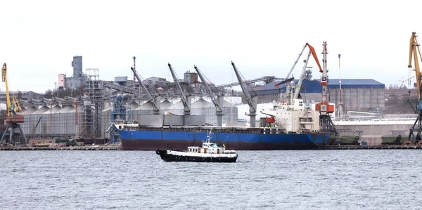 Endüstriyel Konteyner Kargo Kargo Çalışma Vinç Ile Gemi Dock Kargo — Stok fotoğraf