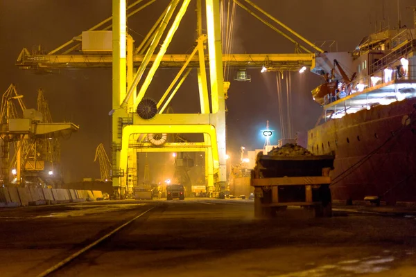 Odessa November Lossen Laden Van Containers Maritieme Vaartuigen Iyichevck Zeehaven — Stockfoto