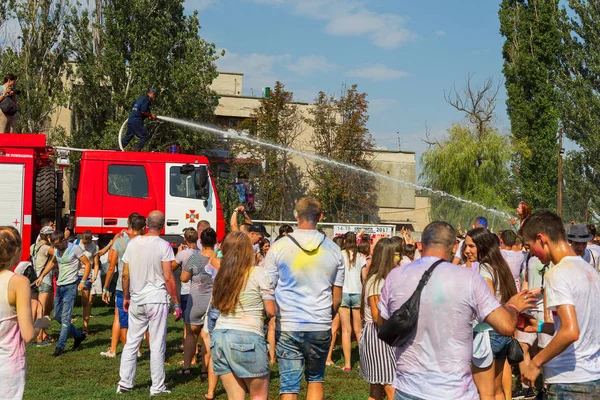 Odessa Ukraina Sierpnia 2017 Ludzi Młodych Chłopców Dziewcząt Zabawy Podczas — Zdjęcie stockowe