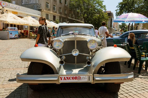 2017年8月16日 乌克兰奥德萨 在汽车收藏家展览上展示了传统的独特的 传奇的复古复古汽车展览 复古复古车展 — 图库照片
