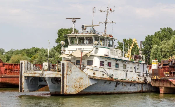 Odessa Ukrajna Július Port Ust Duna Idősebb Hajók Uszályok Folyó — Stock Fotó