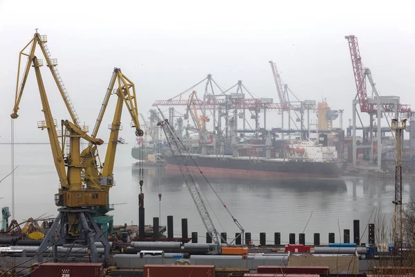 Odessa Ukraine March 2018 Pelabuhan Industri Komersial Laut Dalam Kabut — Stok Foto