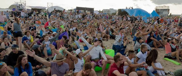 오데사 우크라이나 2017 관중의 콘서트에서 보여줍니다 음악과 스포츠 해변의 모래에 — 스톡 사진