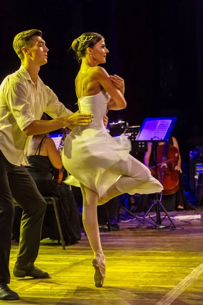 Odessa Ucrania Agosto 2018 Pareja Bailarines Ballet Bailan Danza Romántica — Foto de Stock