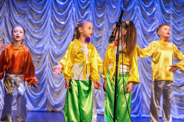 Odessa Ucraina Dicembre 2015 Gruppi Musicali Bambini Che Cantano Ballano — Foto Stock