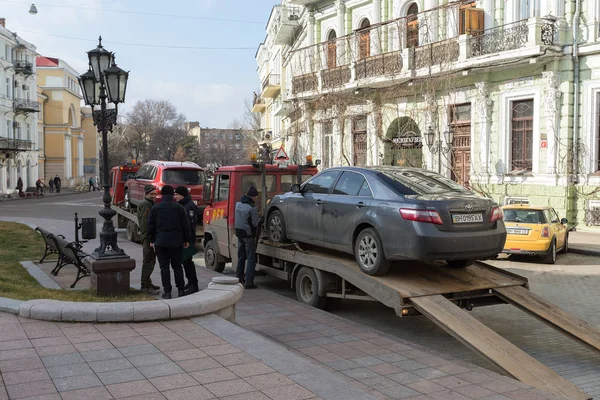 Odessa Ucrania Febrero 2018 Los Agentes Policía Tránsito Llevan Coche — Foto de Stock