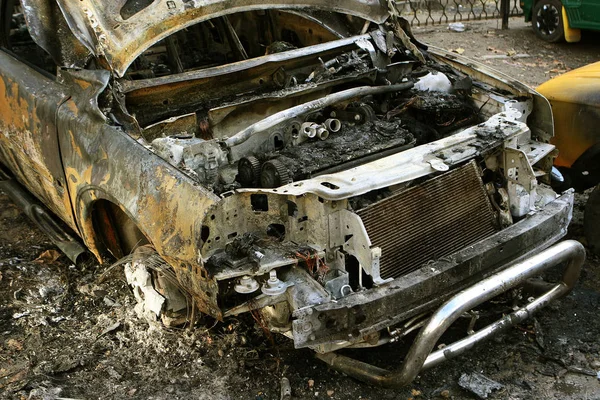 Spalony Samochód Podpalili Samochody Parkingu Bandyta Wojny Zniszczenia Maszyny Ognia — Zdjęcie stockowe
