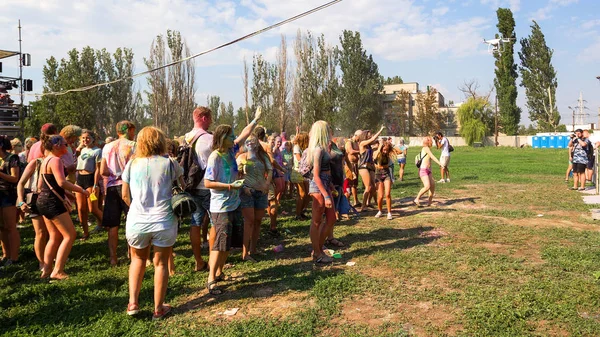 Odessa Ukraina Sierpnia 2017 Ludzi Młodych Chłopców Dziewcząt Miłej Zabawy — Zdjęcie stockowe