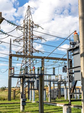 Endüstriyel güç istasyonu azaltır. Seramik ve porselen izolatörler tel hat transmisyon elektron üzerinde güç trafo