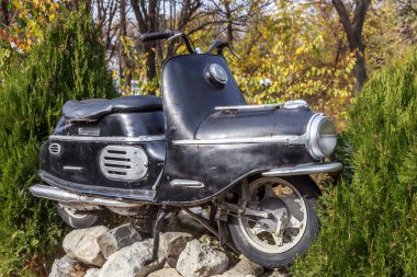 Varna, Bulgaristan 19 Kasım 2015: Benzersiz Retro Motosiklet Fuarı Bulgar koleksiyoncular. Eski bisikleti geçen yüzyılın ortasında çok popüler oldu. Dini efsanevi hikayeler