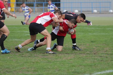Odessa, Ukrayna - 29 Eylül 2018: Final Oyunları Şampiyonası Ukrayna'nın en güçlü takımları Rugby-7. Rugby topu alan üzerinde. Rugby topu için ağır mücadele sahip. Takım sporcular oyuncular sahada