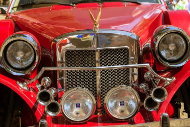 Odessa, Ukrayna 16 Ağustos 2017: Araçların benzersiz modelleri benzersiz, efsanevi vintage retro otomobil oto toplayıcıları sergisinde geleneksel sergi gösterilir. Retro Vintage Otomobil Fuarı