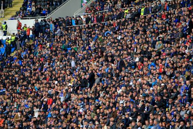 Odessa, Ukrayna - 10 Temmuz 2013: duygusal futbol taraftarları Stadı nda futbol kulübü Chernomorets, 10 Temmuz 2013, Odessa, Ukrayna bir oyun sırasında destek